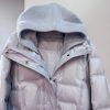 Куртка-пуховик со съёмным капюшоном из трикотажа Демисезонная женская куртка со съемным капюшоном из трикотажа